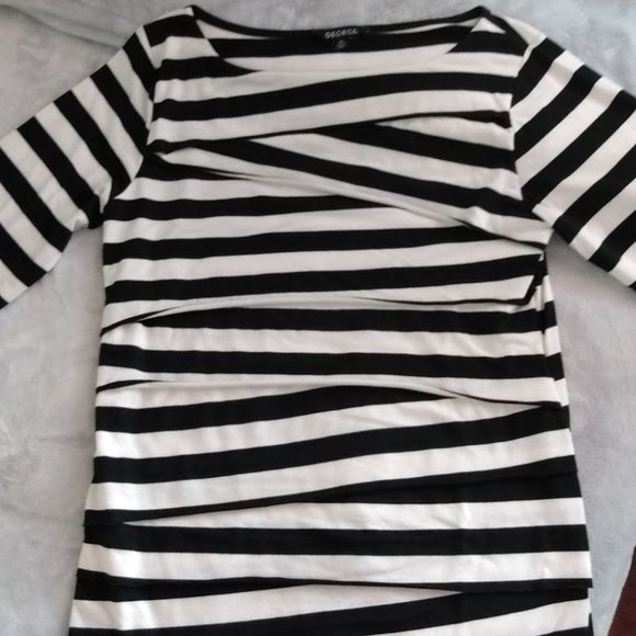 3/4 length sleeved striped top - Picture 1 of 7